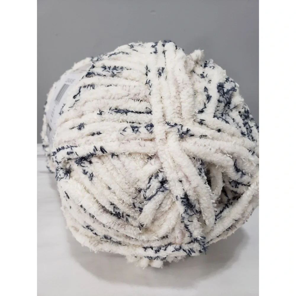 Bernat Blanket Tweed Yarn, Ivory Tweed Color, 10.5 oz, Super Bulky 6‎ Weight